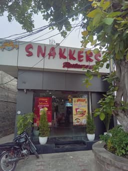 Quick Bites Near Me β Badhni | Snakkers Outlet