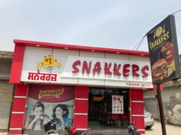 Quick Bites Near Me β Zira | Snakkers Outlet